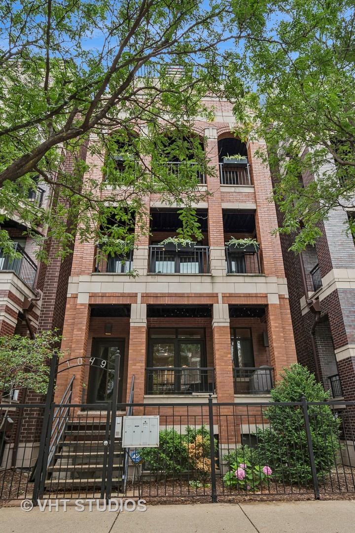 1049 West Monroe Street, Unit 4 Chicago, IL 60607 - Photo 2 of 19