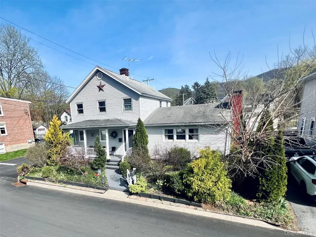 $849,500 | 49 North Chestnut Street, Beacon, NY 12508