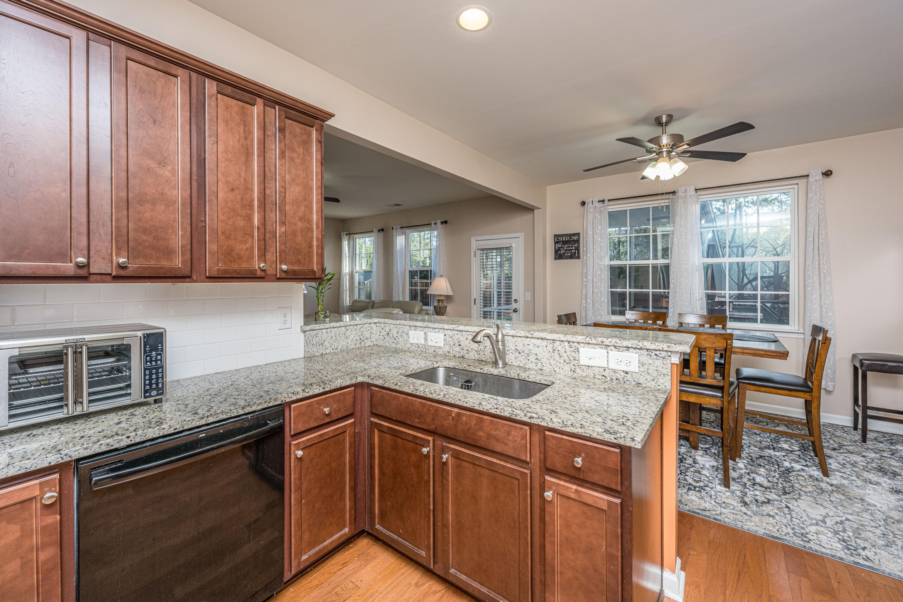 137 Radtko Road Summerville, SC 29486 - Photo 13 of 87 137RadtkoRd016