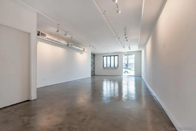 a view of livingroom and hardwood floor