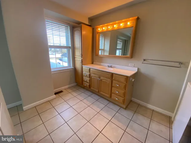 $2,200 | 238 East 6th Avenue, Conshohocken, PA 19428