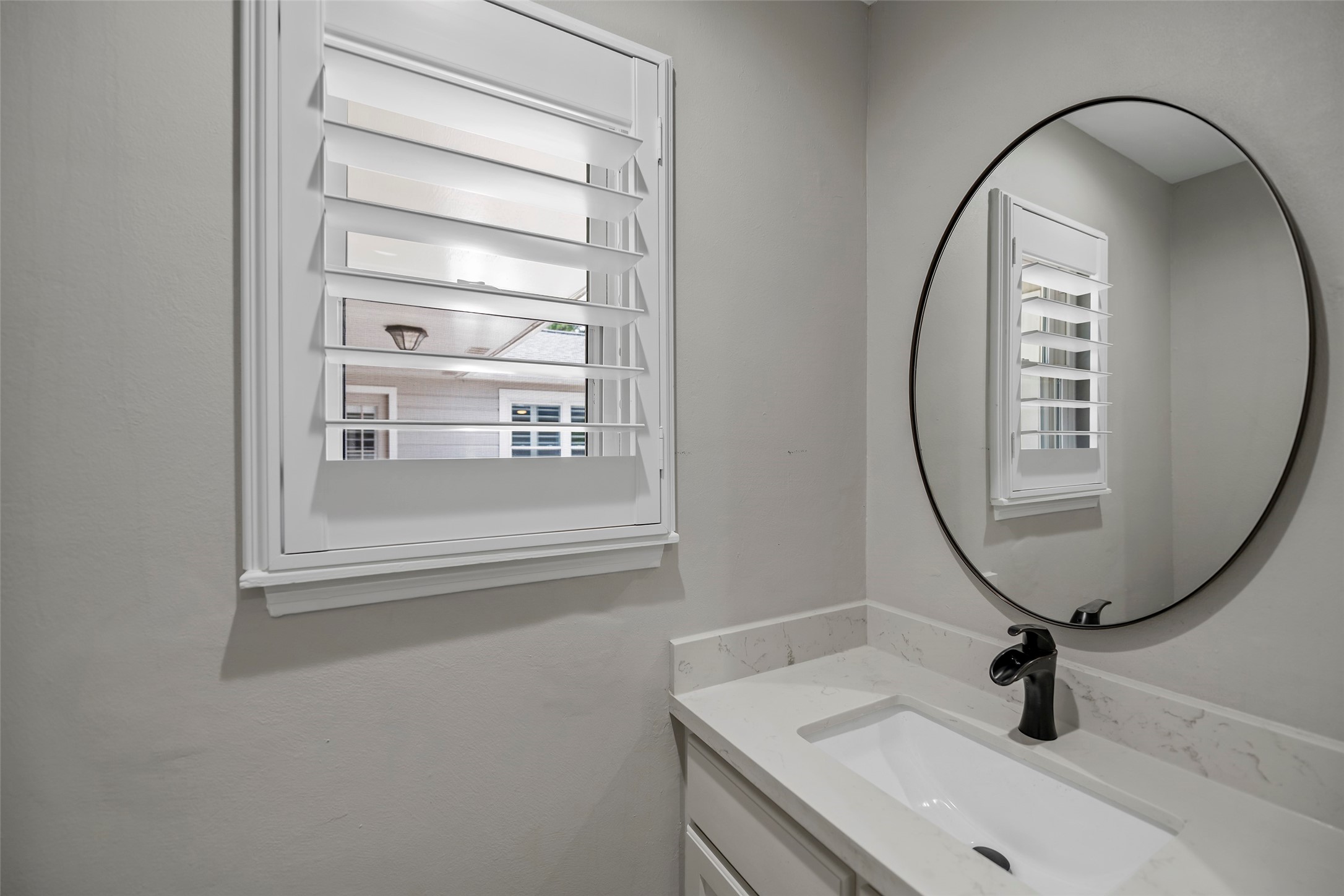 6507 Allentown Drive Spring, TX 77389 - Photo 21 of 30 1/2 Bath off Laundry