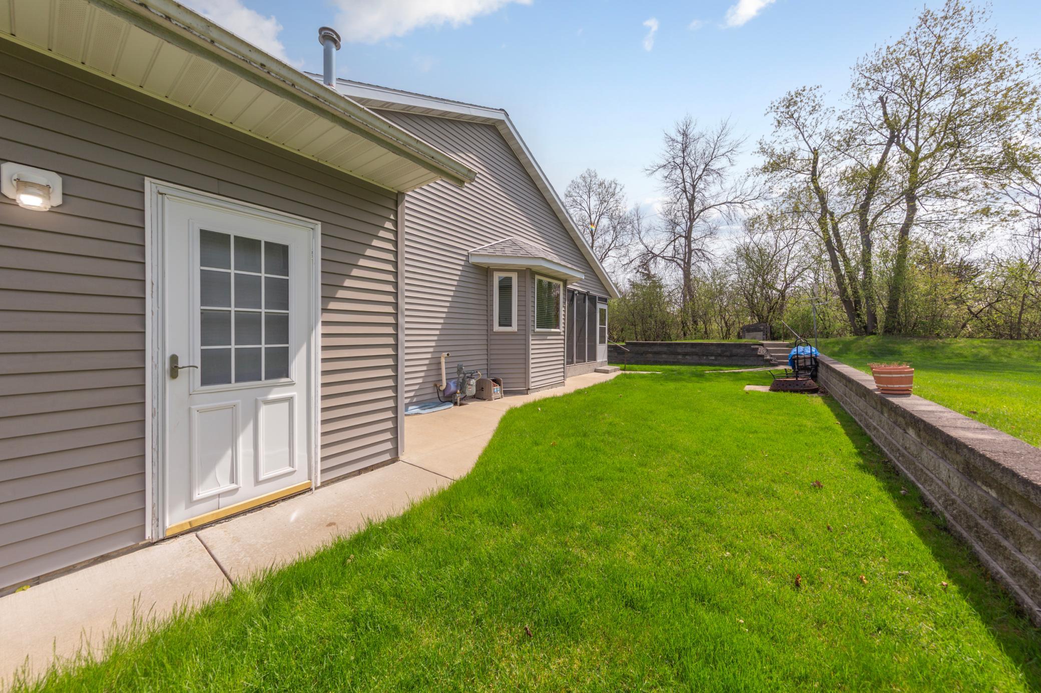 949 Rice Street Faribault, MN 55021 - Photo 5 of 44