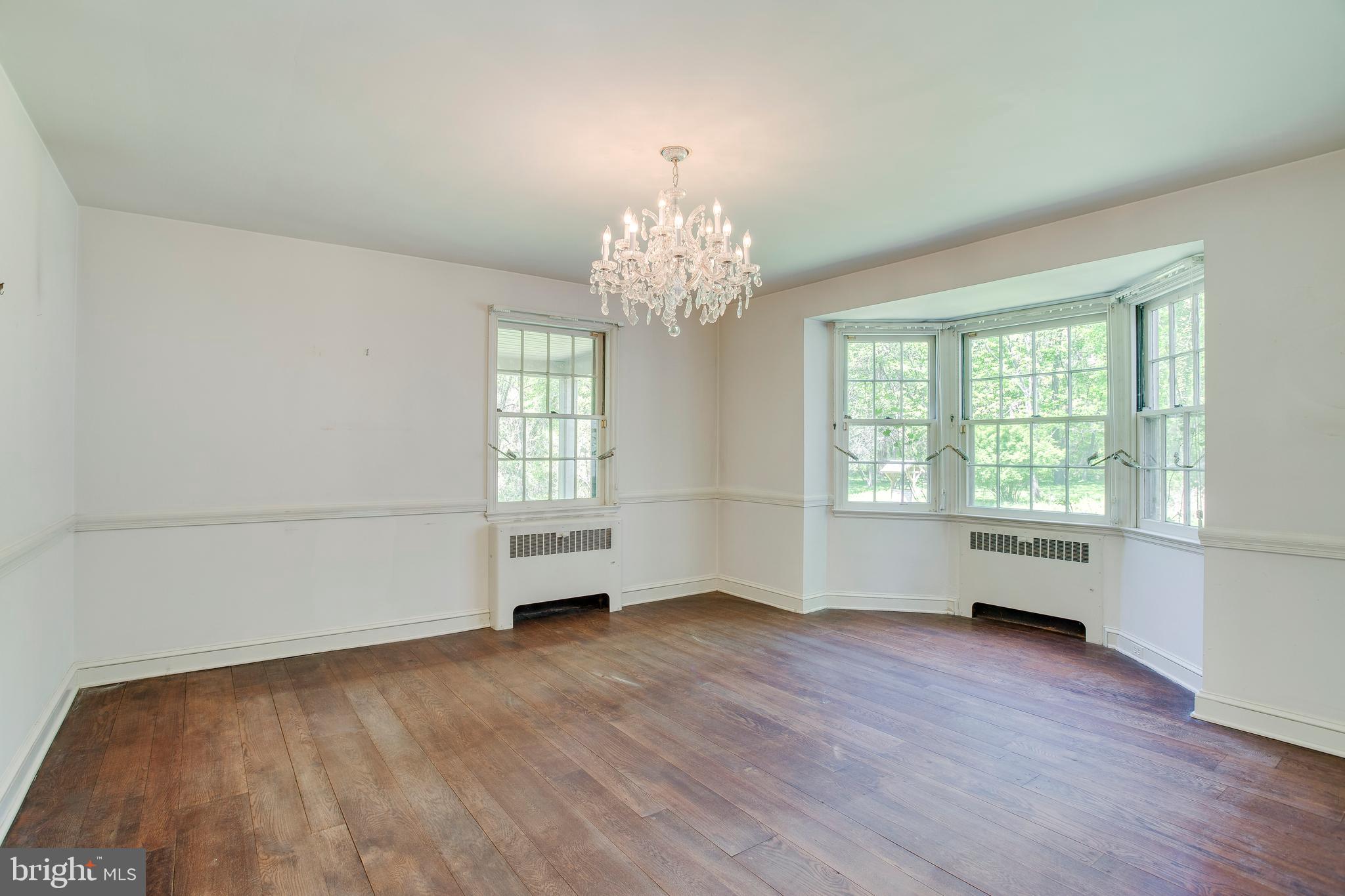 1824 Frederick Road Baltimore, MD 21228 - Photo 12 of 36 Spacious dining room-