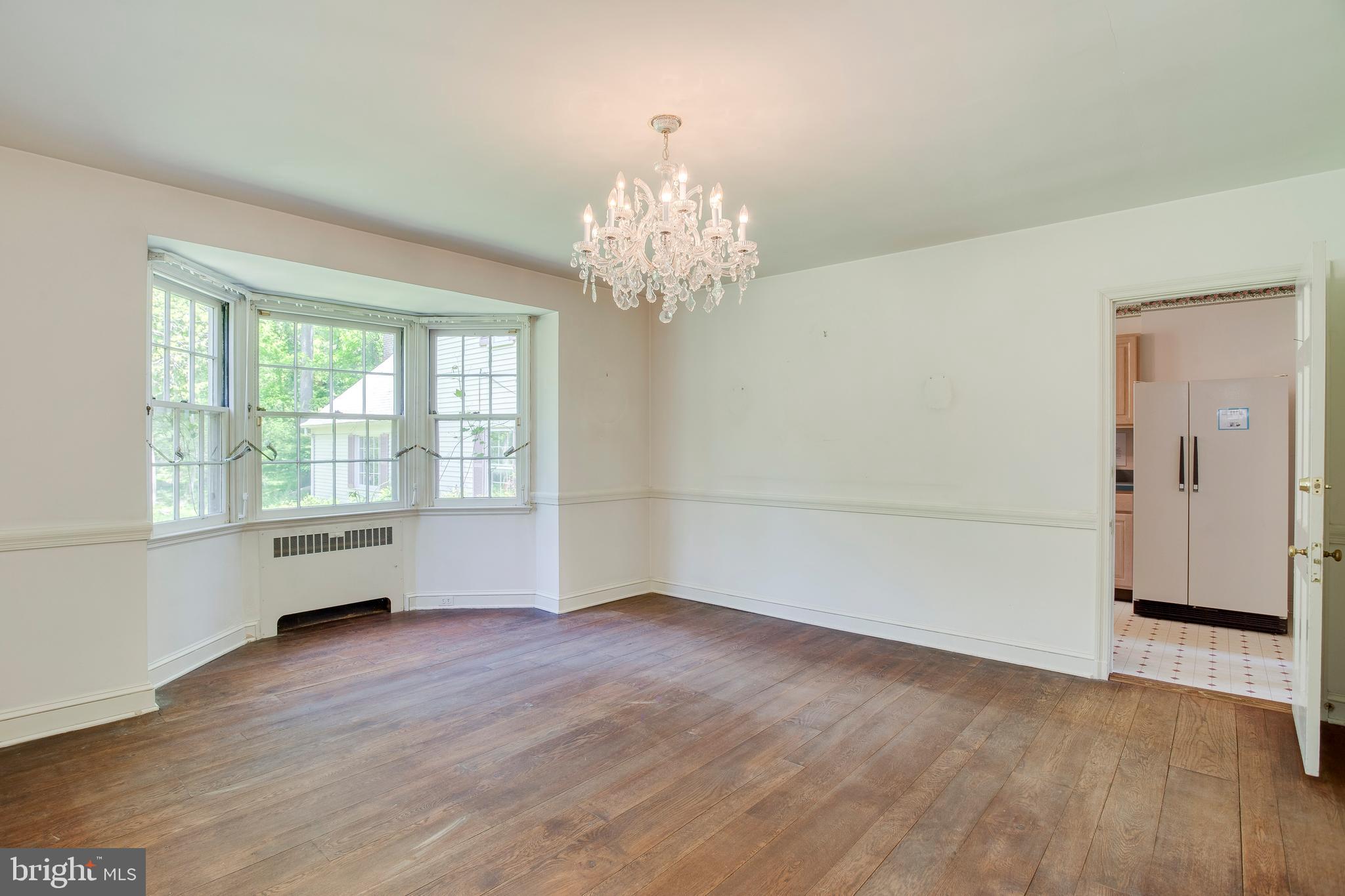 1824 Frederick Road Baltimore, MD 21228 - Photo 13 of 36 Dining room with wood floors