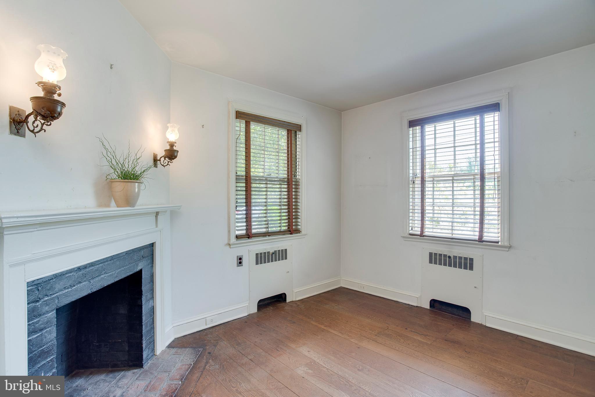 1824 Frederick Road Baltimore, MD 21228 - Photo 20 of 36 Sitting room with fireplace