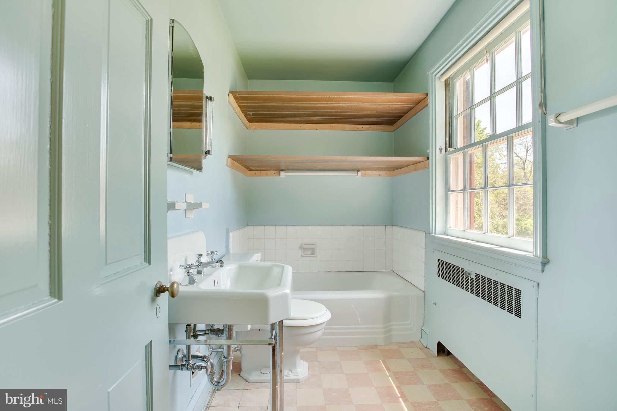 1824 Frederick Road Baltimore, MD 21228 - Photo 27 of 36 Master bath
