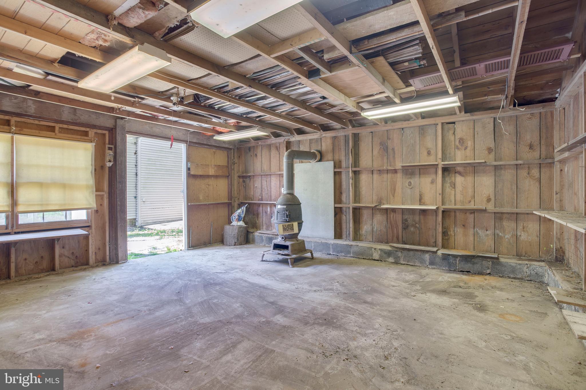 1824 Frederick Road Baltimore, MD 21228 - Photo 33 of 36 Garage/shed