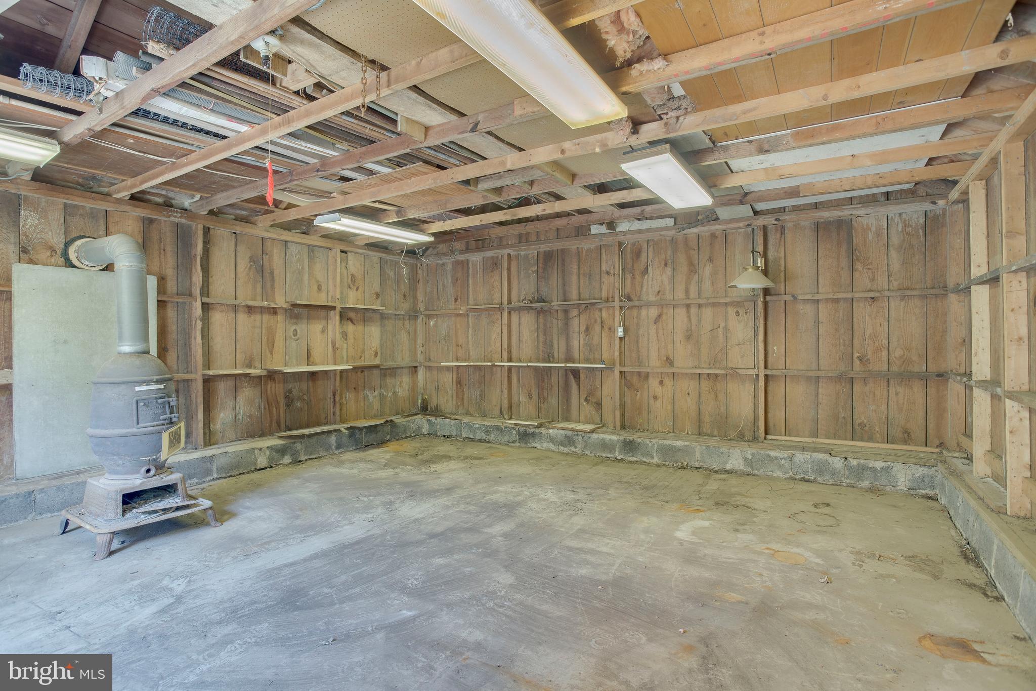 1824 Frederick Road Baltimore, MD 21228 - Photo 34 of 36 Garage/shed