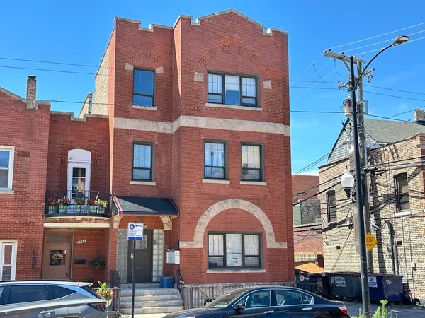 $1,695 | 2347 West 24th Place, Unit 2R, Chicago, IL 60608