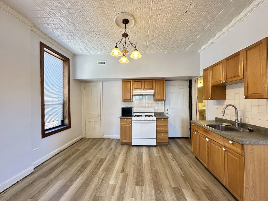 2347 West 24th Place, Unit 2R Chicago, IL 60608 - Photo 2 of 20