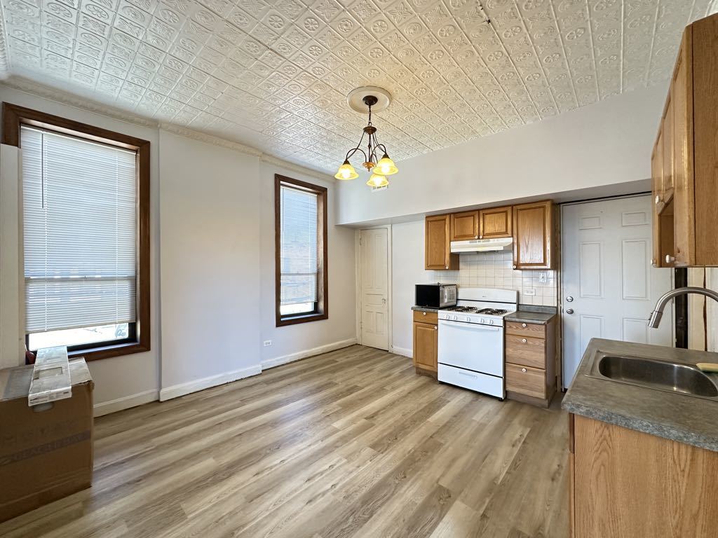 2347 West 24th Place, Unit 2R Chicago, IL 60608 - Photo 3 of 20