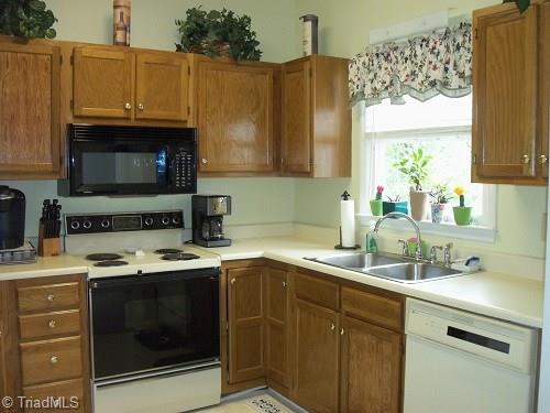 3707 Cameron Terrace High Point, NC 27265 - Photo 5 of 13 Gallery Image 5