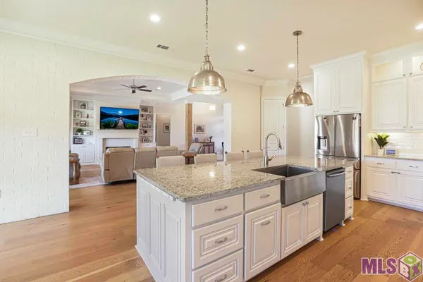 $719,900 | 6291 Royal Lakes Estates Avenue, Gonzales, LA 70737