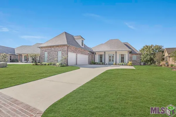 $719,900 | 6291 Royal Lakes Estates Avenue, Gonzales, LA 70737