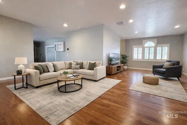 $639,000 | 480 East 21 N Street, Mountain Home, ID 83647