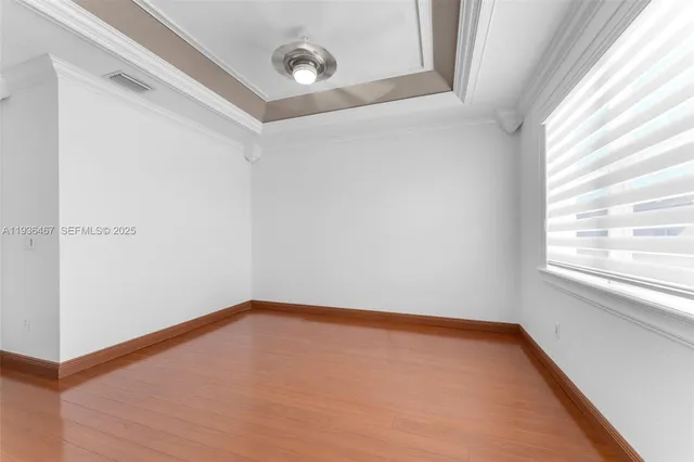 a view of empty room with window