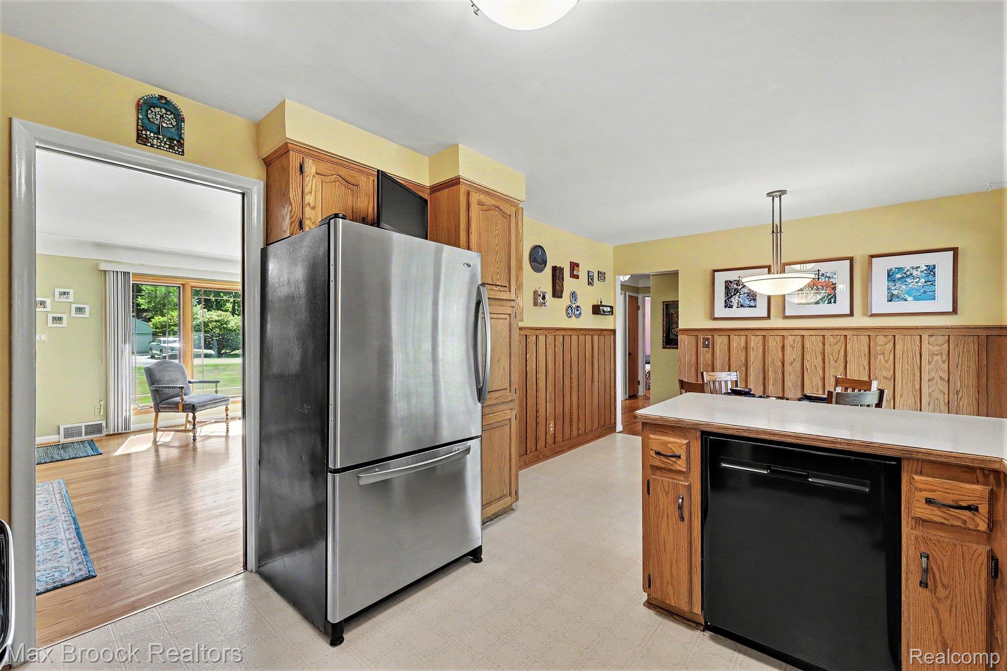 30615 Longcrest Street Southfield, MI 48076 - Photo 8 of 32 Kitchen View 3