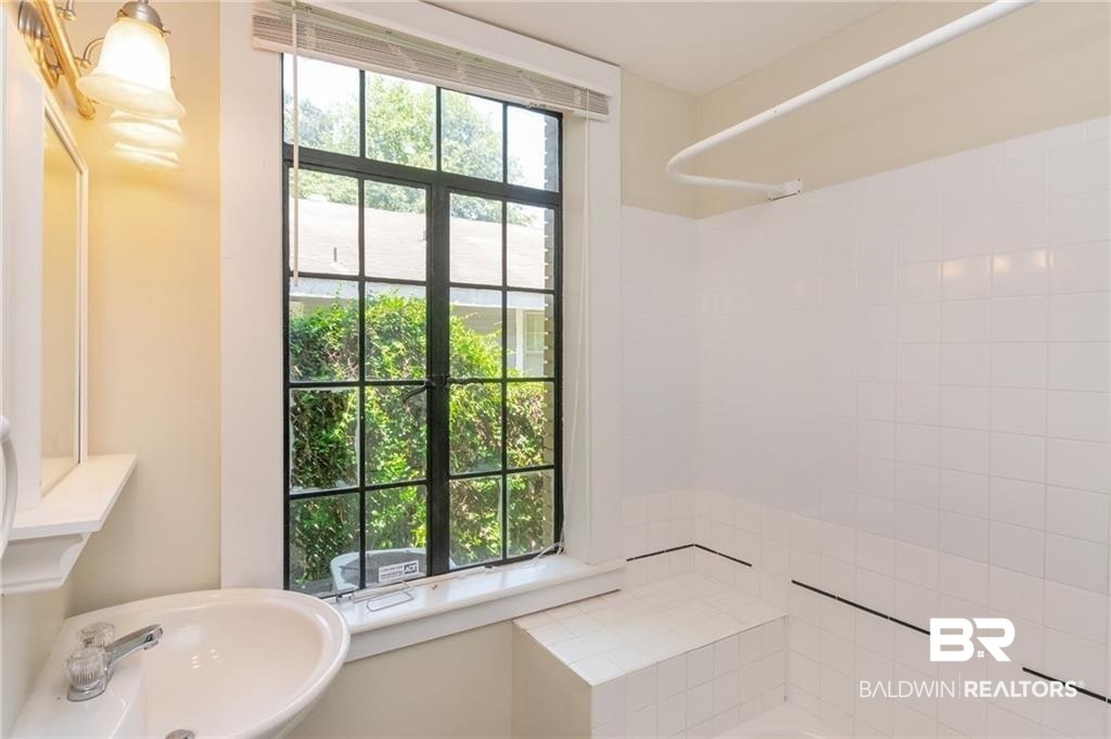 158 South Catherine Street Mobile, AL 36604 - Photo 15 of 40