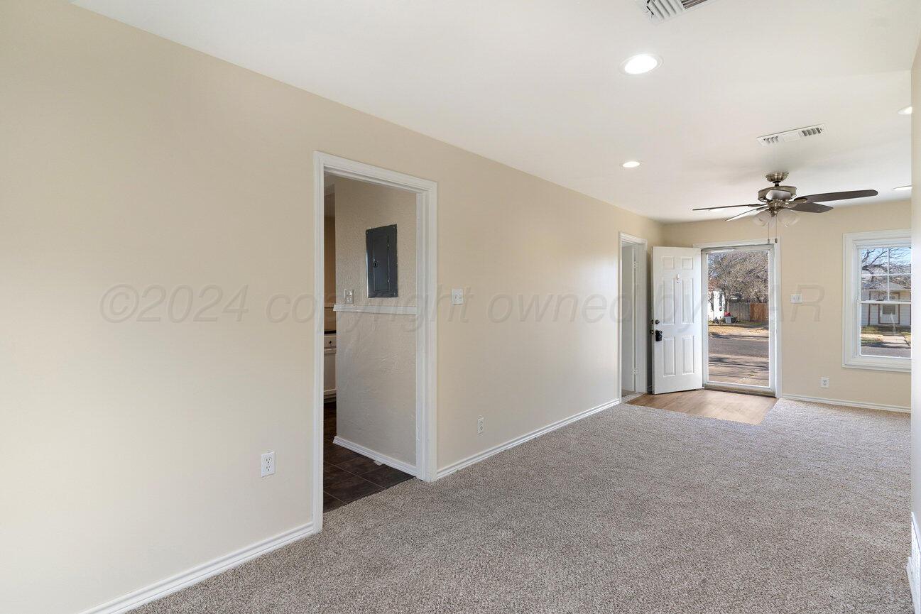 4204 Cline Road Amarillo, TX 79110 - Photo 7 of 24 Living area
