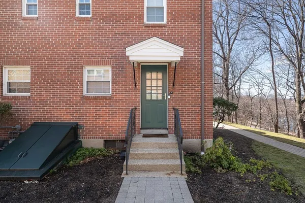 $2,800 | 39 Charlesbank Road, Unit 39, Newton, MA 02458