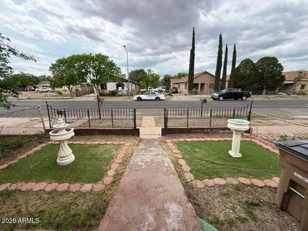 $875 | 834 5th Street, Douglas, AZ 85607