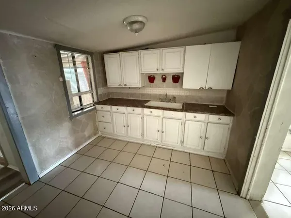 $875 | 834 5th Street, Douglas, AZ 85607