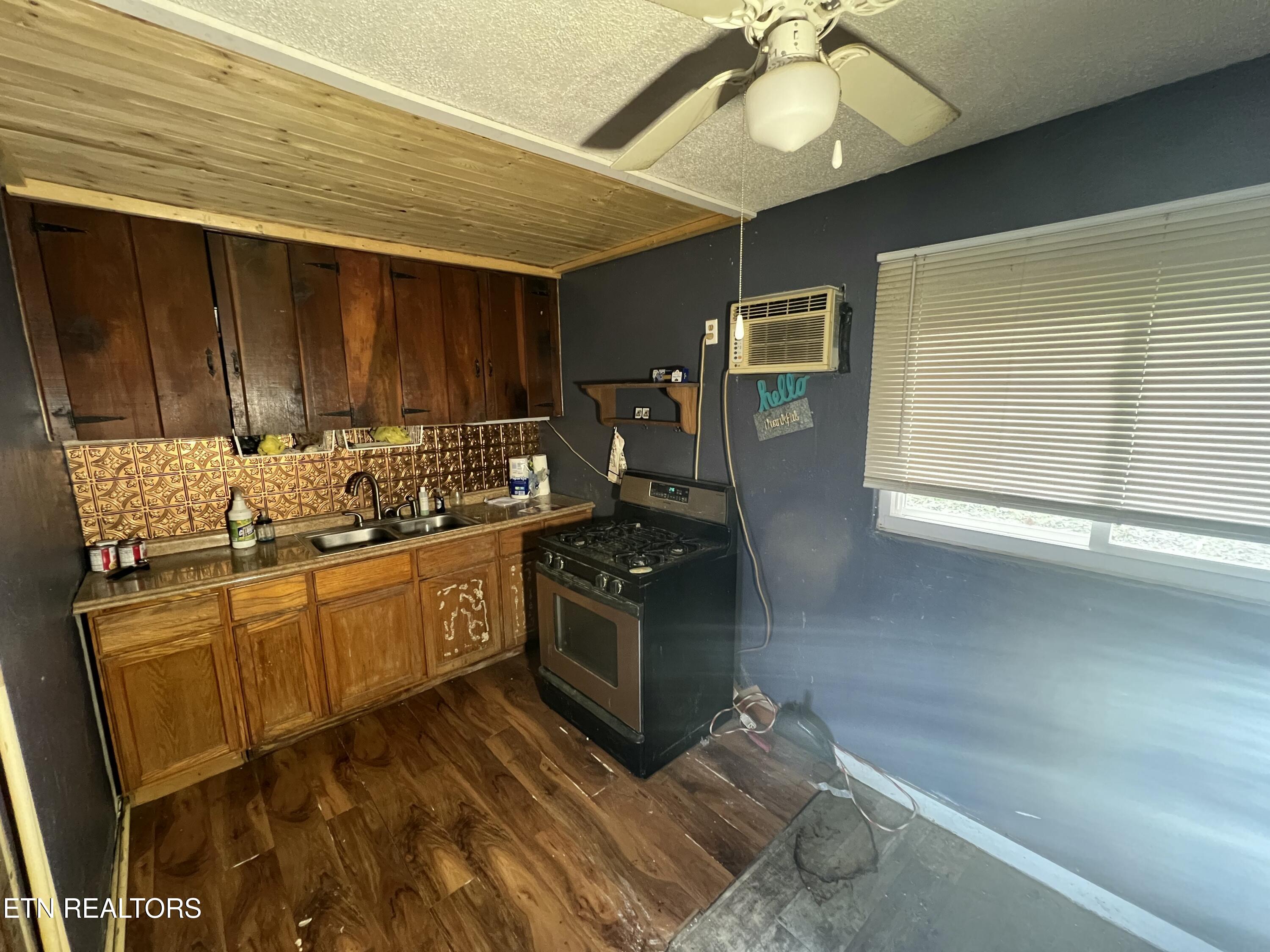 129 Turkey Road Powell, TN 37849 - Photo 12 of 20 IMG_0405