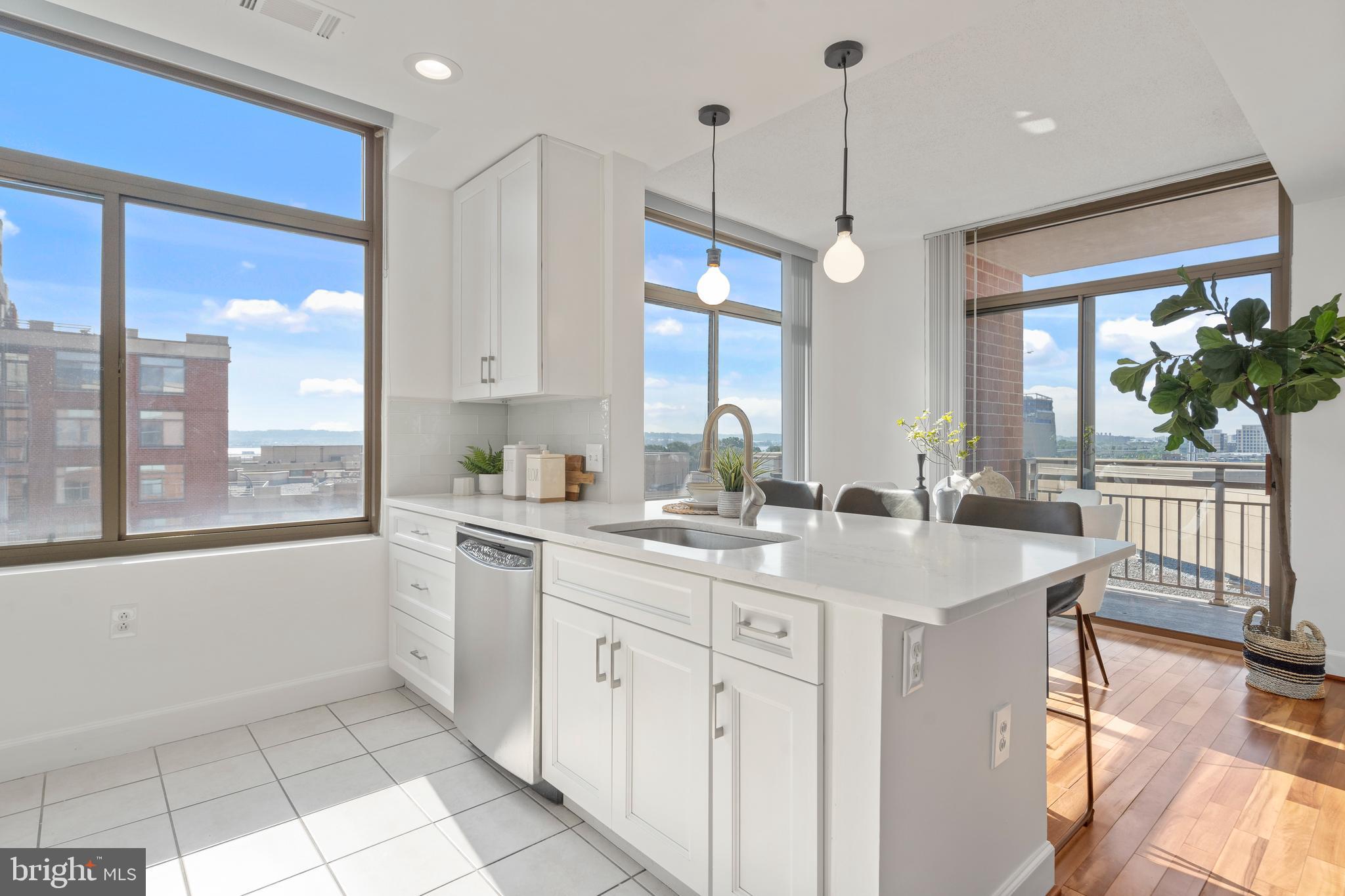 3600 South Glebe Road, Unit 819W Arlington, VA 22202 - Photo 10 of 42 Pendant Lights