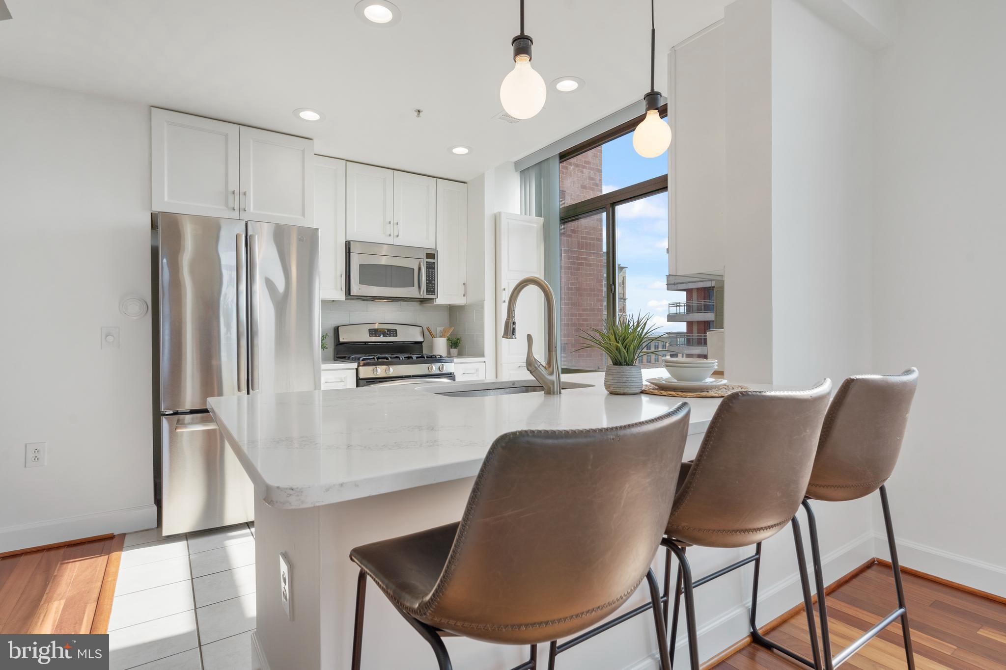 3600 South Glebe Road, Unit 819W Arlington, VA 22202 - Photo 11 of 42 Breakfast Bar