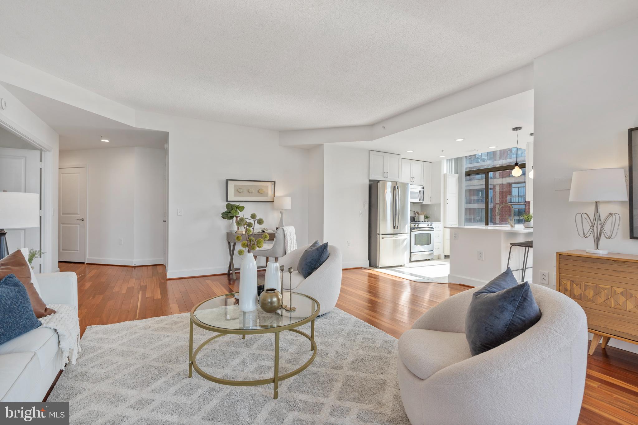 3600 South Glebe Road, Unit 819W Arlington, VA 22202 - Photo 5 of 42 Living Area
