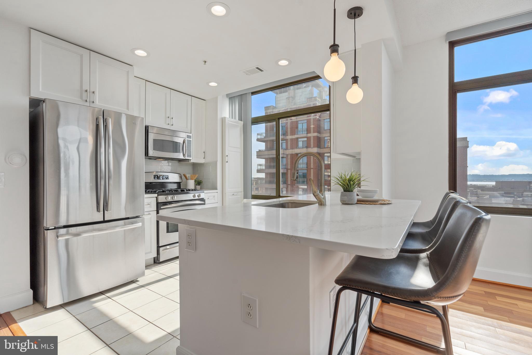 3600 South Glebe Road, Unit 819W Arlington, VA 22202 - Photo 6 of 42 Renovated Kitchen with Peninsula