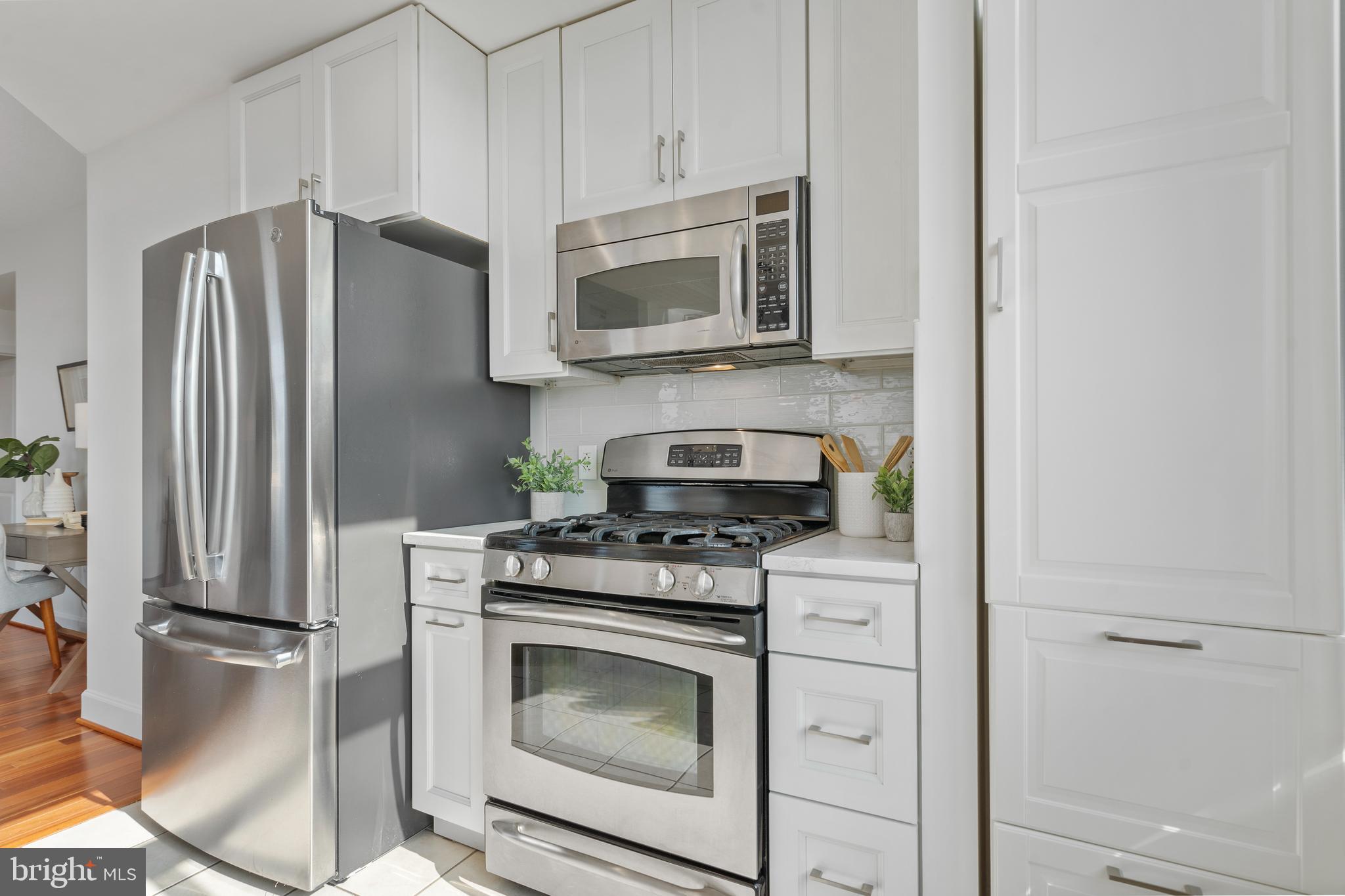 3600 South Glebe Road, Unit 819W Arlington, VA 22202 - Photo 8 of 42 Stainless Steel Appliances