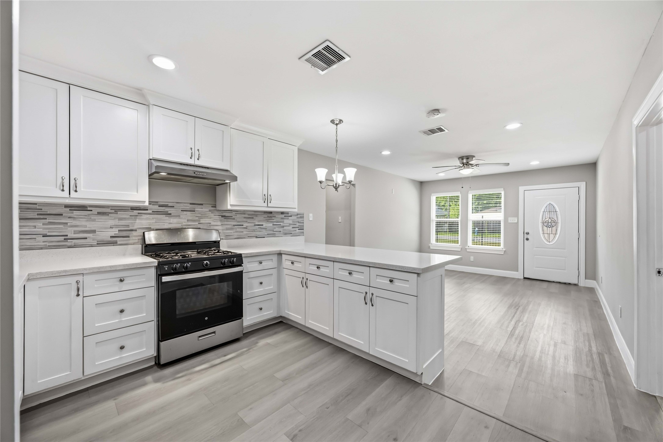 8129 Linda Vista Road Houston, TX 77028 - Photo 11 of 27