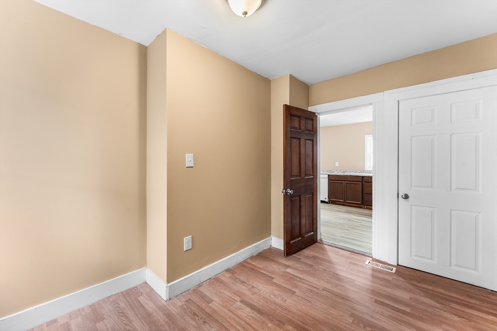 2 Hacker Court Worcester, MA 01603 - Photo 7 of 32