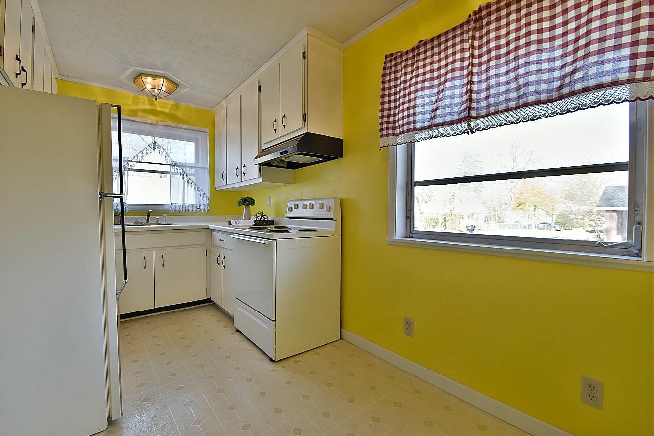 100 Orange Lane Oak Ridge, TN 37830 - Photo 7 of 19 a utility room with a window