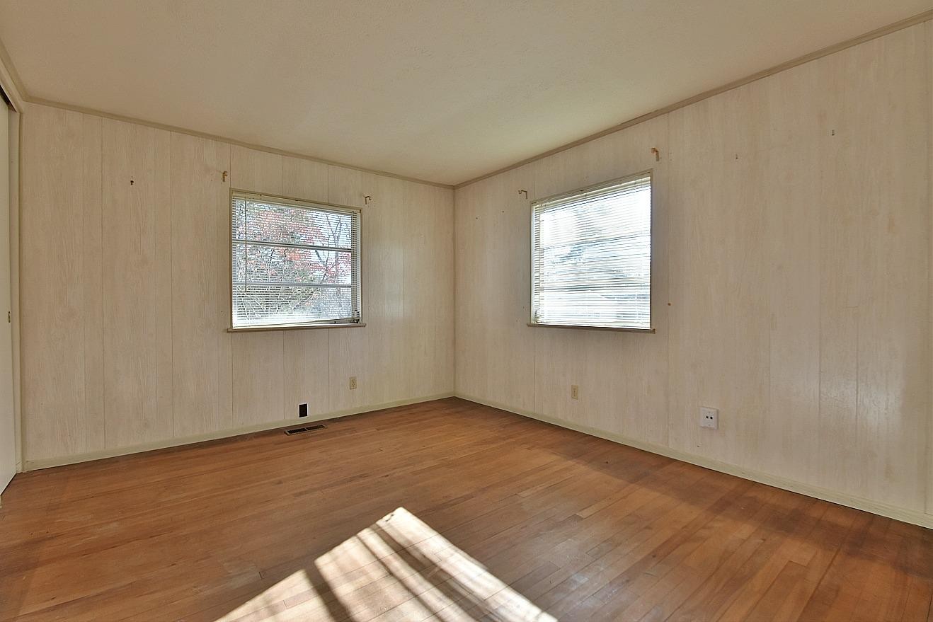 100 Orange Lane Oak Ridge, TN 37830 - Photo 10 of 19 an empty room with windows