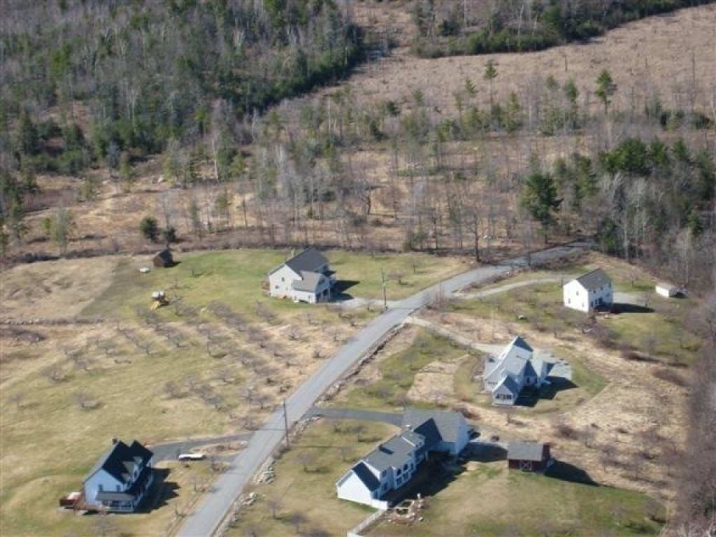 70 Pead Hill Road Wilton, NH 03086 - Photo 2 of 12