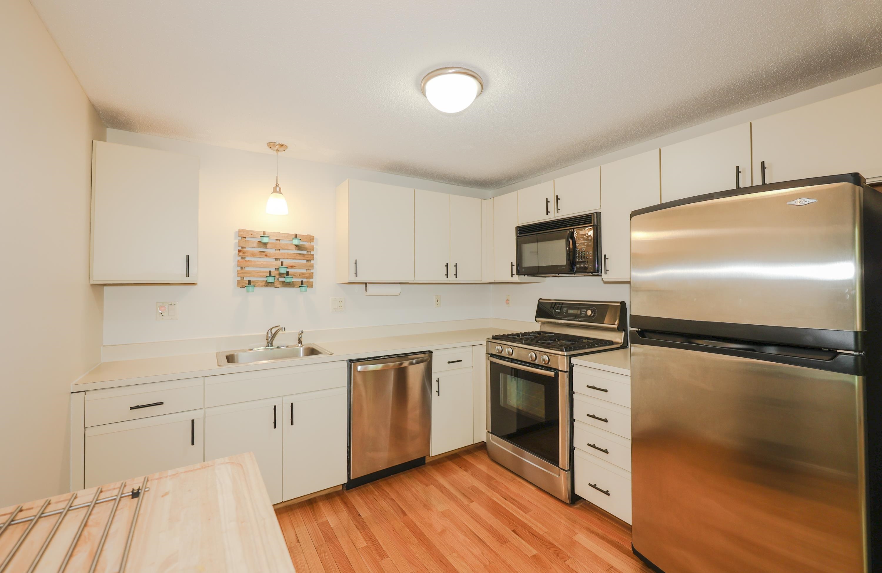 192 Indian Rock Road Merrimack, NH 03054 - Photo 7 of 34