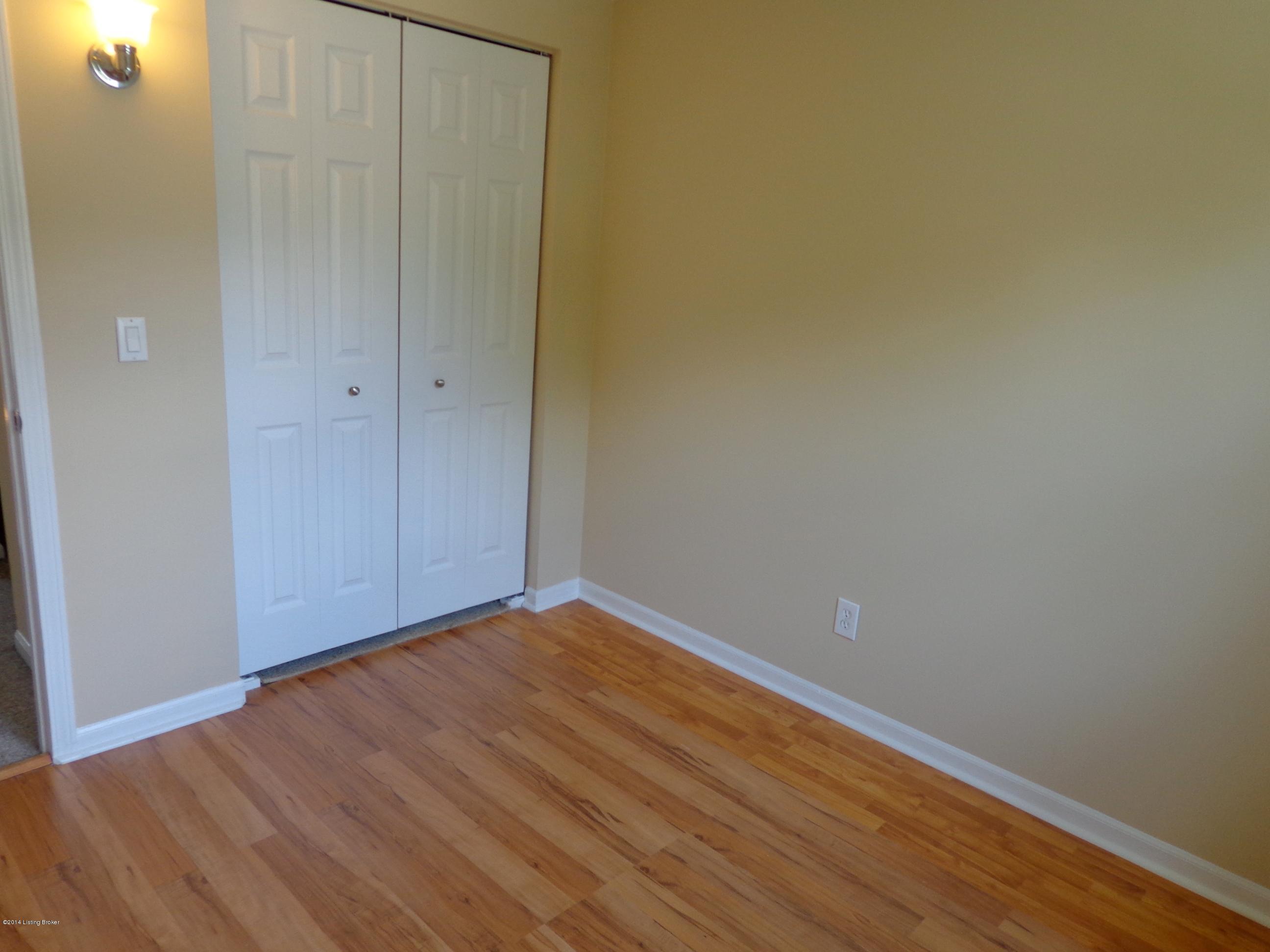 11206 Ginger Road Louisville, KY 40229 - Photo 9 of 15 DSC00387