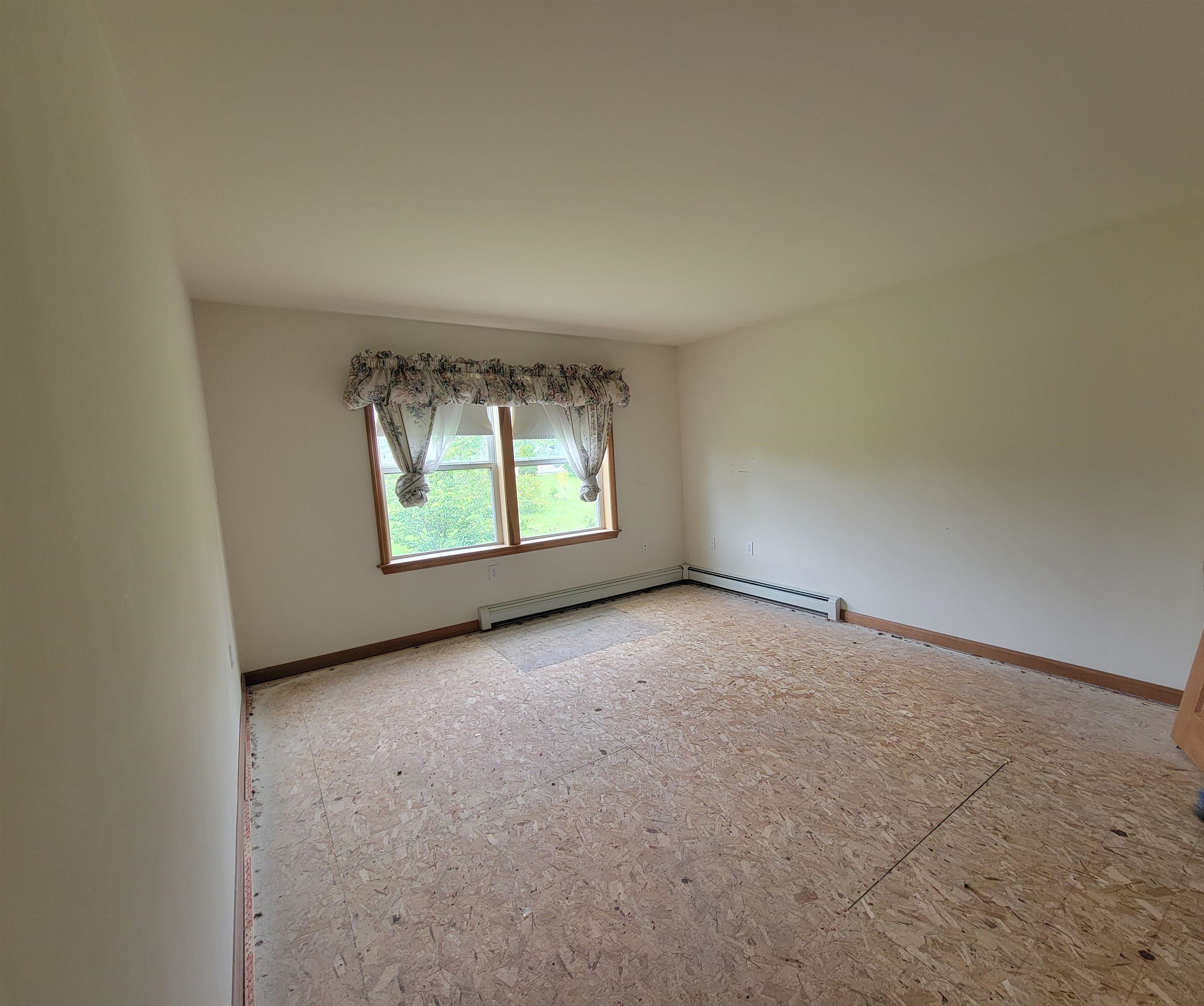 42 Chester Road Raymond, NH 03077 - Photo 16 of 34