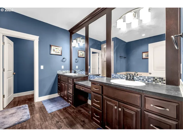 $829,000 | 1124 North 9th Way, Ridgefield, WA 98642