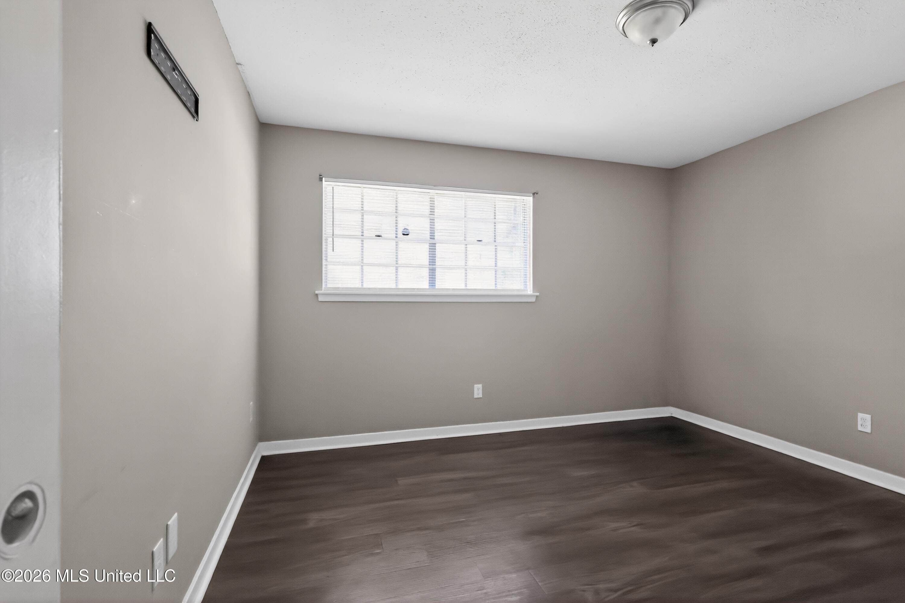 2386 Breckinridge Road Jackson, MS 39204 - Photo 10 of 28 10_2386_Breckinridge_Rd-Living_room-7465