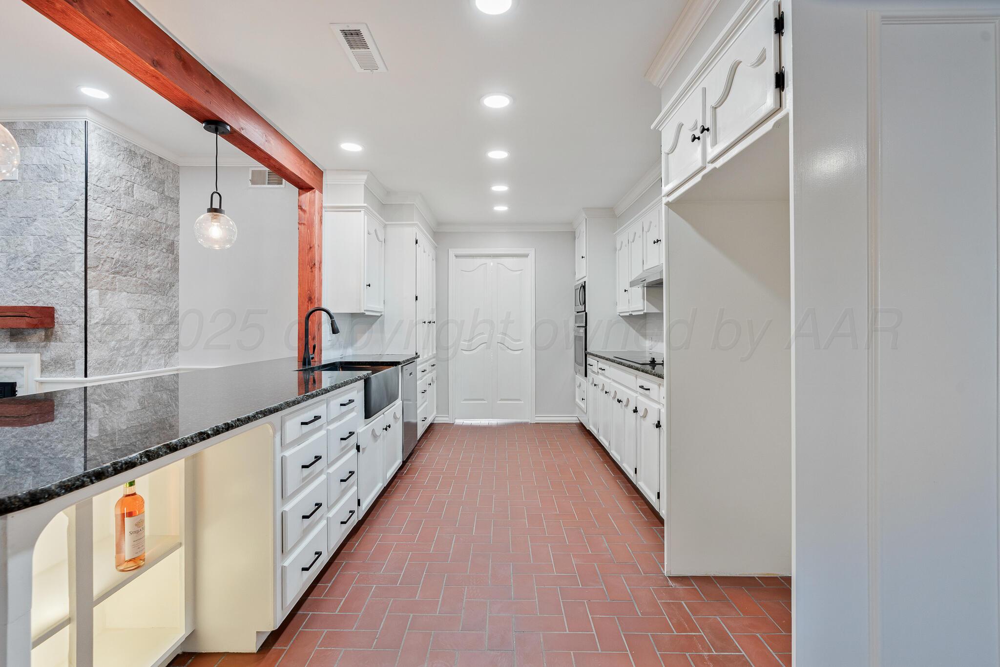 207 Yucca Terrace Plainview, TX 79072 - Photo 11 of 50 a hallway with cabinets
