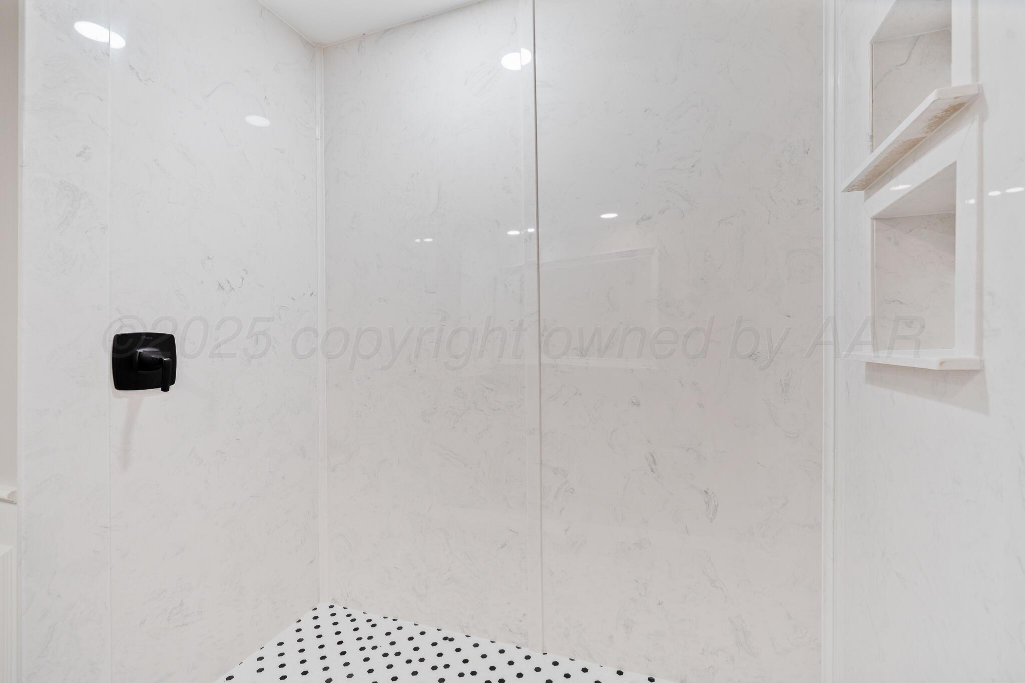 207 Yucca Terrace Plainview, TX 79072 - Photo 25 of 50 a bathroom with a shower