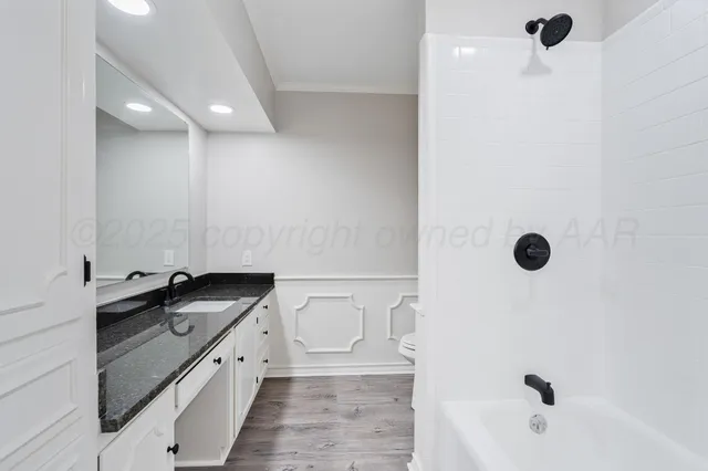 a view of an empty room with a ceiling fan