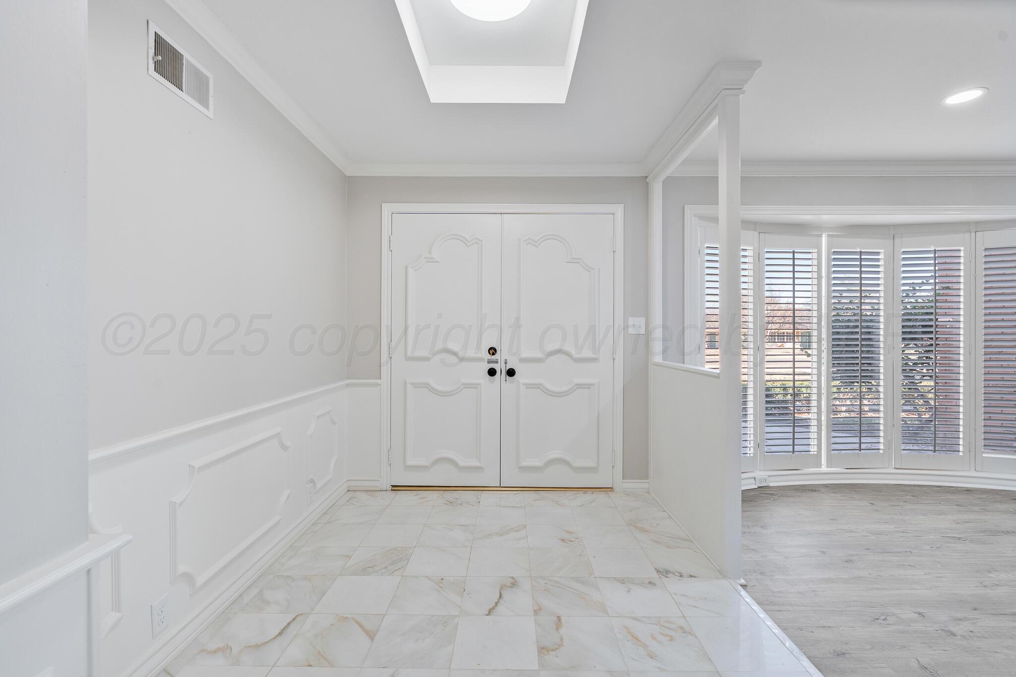 207 Yucca Terrace Plainview, TX 79072 - Photo 4 of 50 a view of an empty room with a window