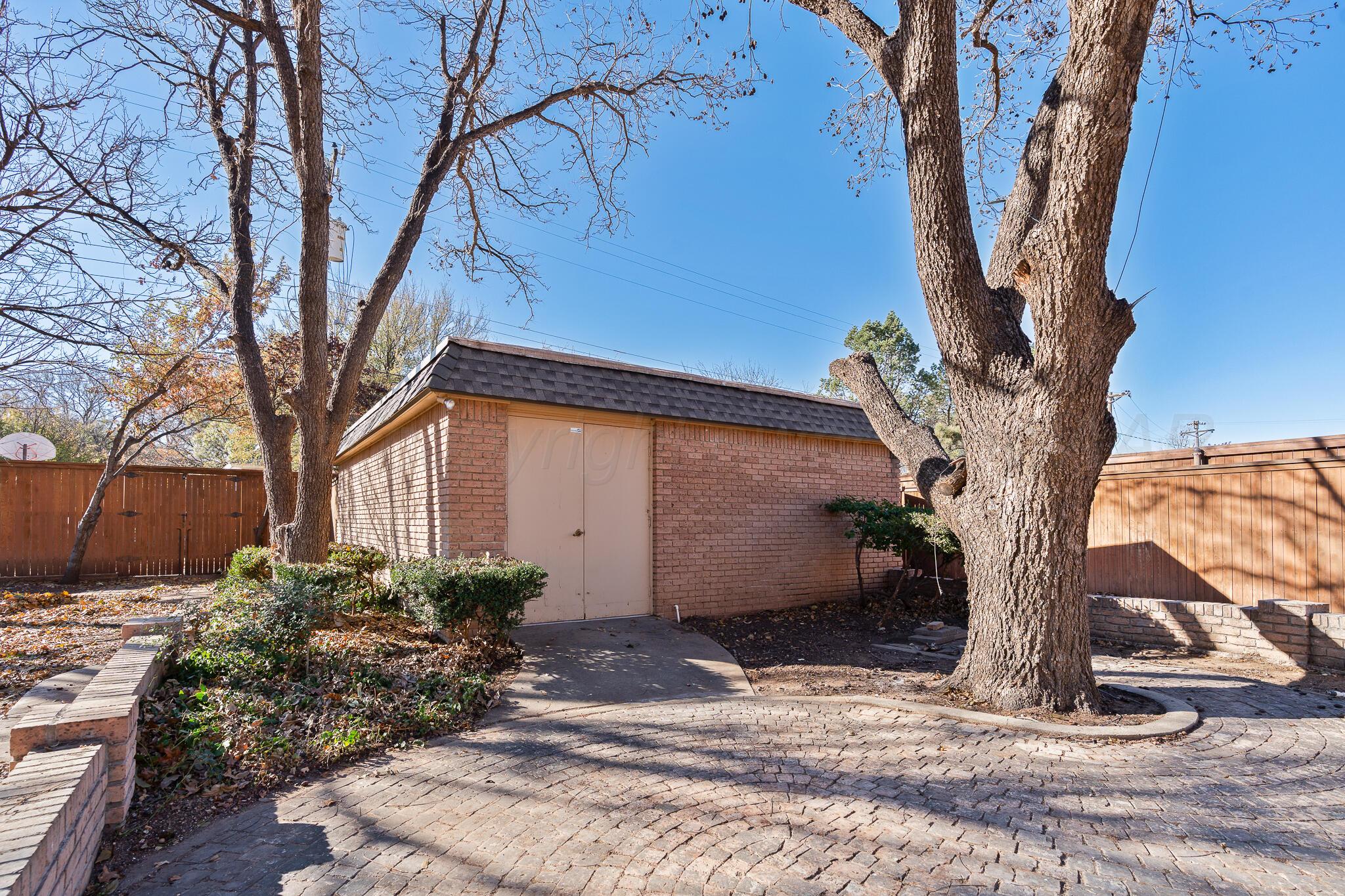 207 Yucca Terrace Plainview, TX 79072 - Photo 43 of 50 a front view of a house with garden