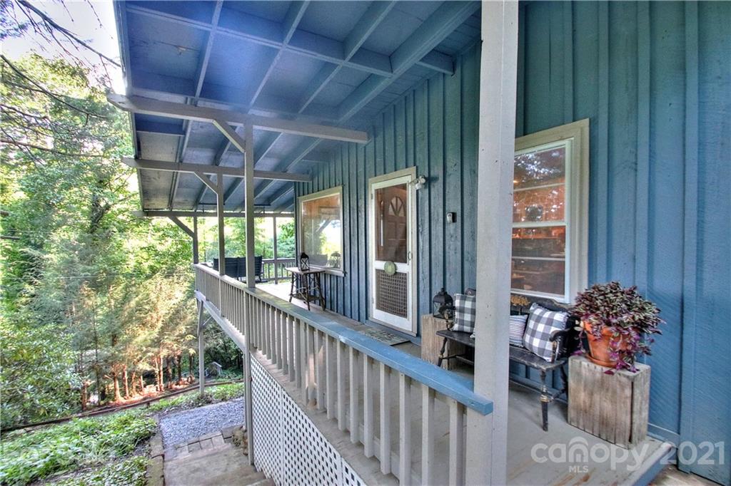 1762 Cabin Flats Road Sylva, NC 28779 - Photo 2 of 34 Gallery Image 2