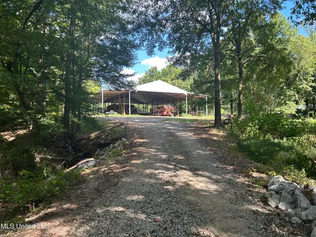 $552,500 | 233 County Road, Water Valley, MS 38965